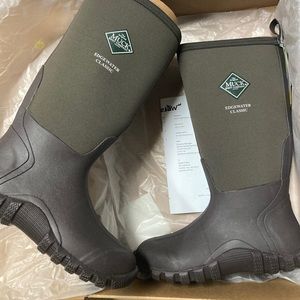 Women’s muck boots